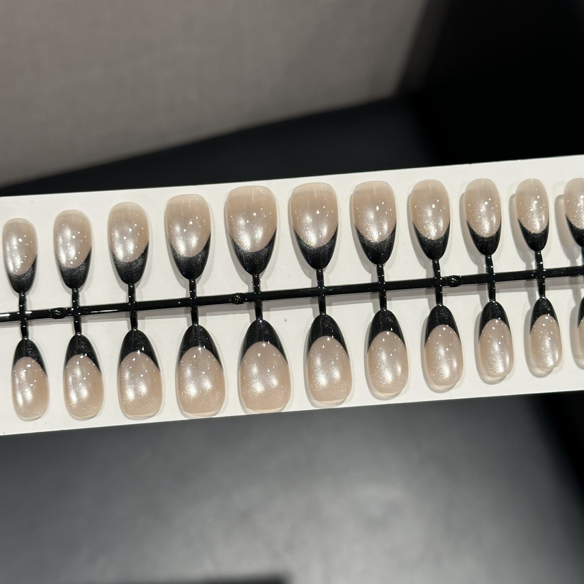 French Cat Eye Presson on Nails 30Pcs Medium Almond Nails (All Size)