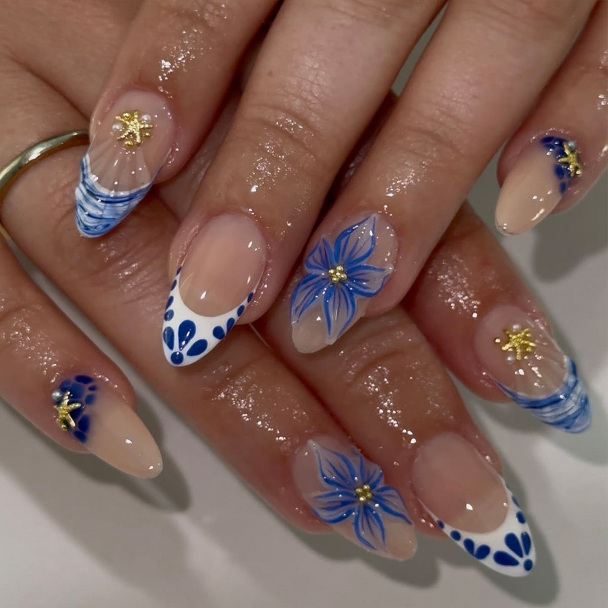 Blue & White 3D Flower Presson on Nails 24Pcs Medium Almond Nails