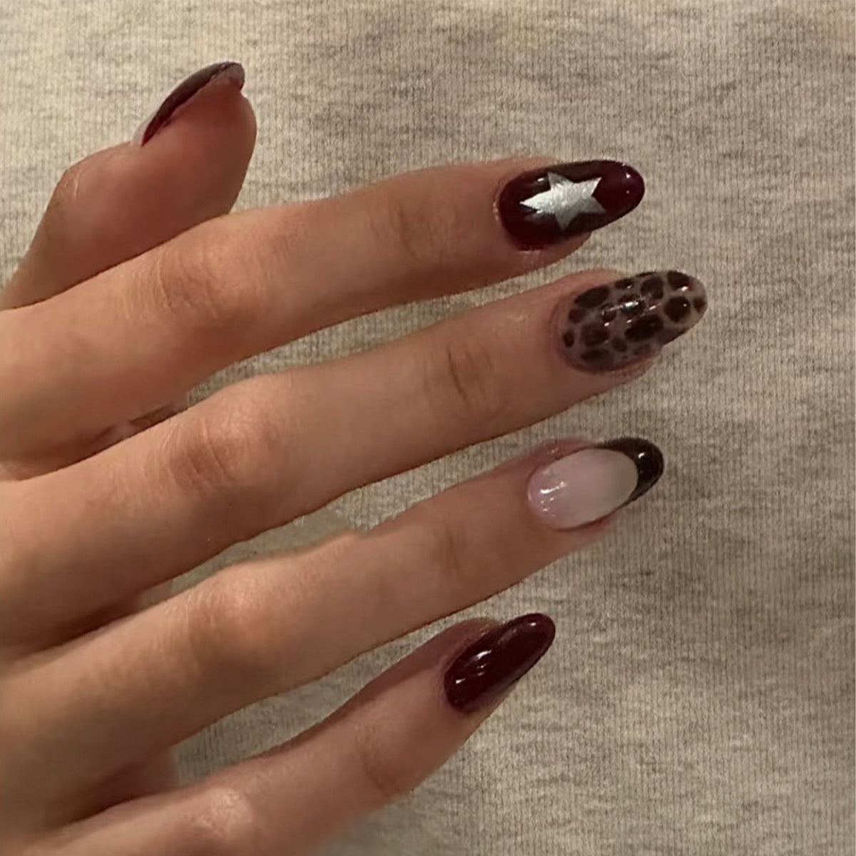 Leopard Print Stars Presson on Nails 24Pcs Medium Almond Nails