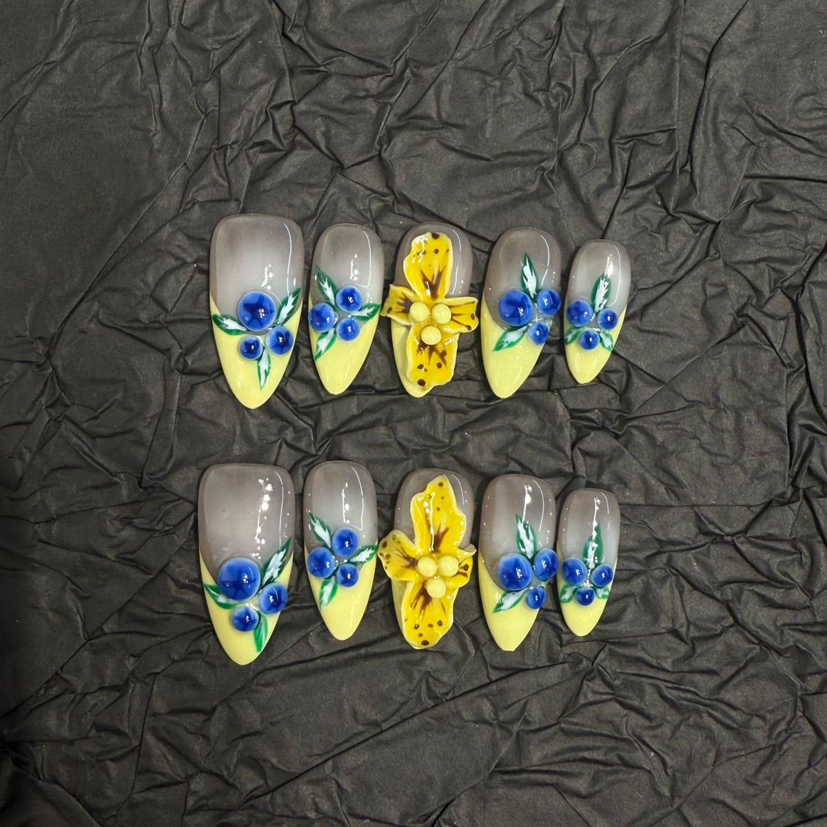 3D Blueberry Yellow Flower（Handmade press on nails）/10Pcs Almond Nails