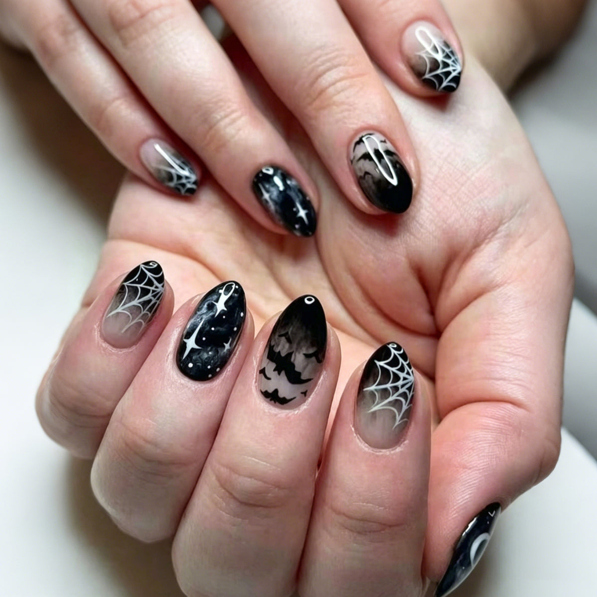 Dark Spider Presson on Nails 10Pcs Medium Almond Nails
