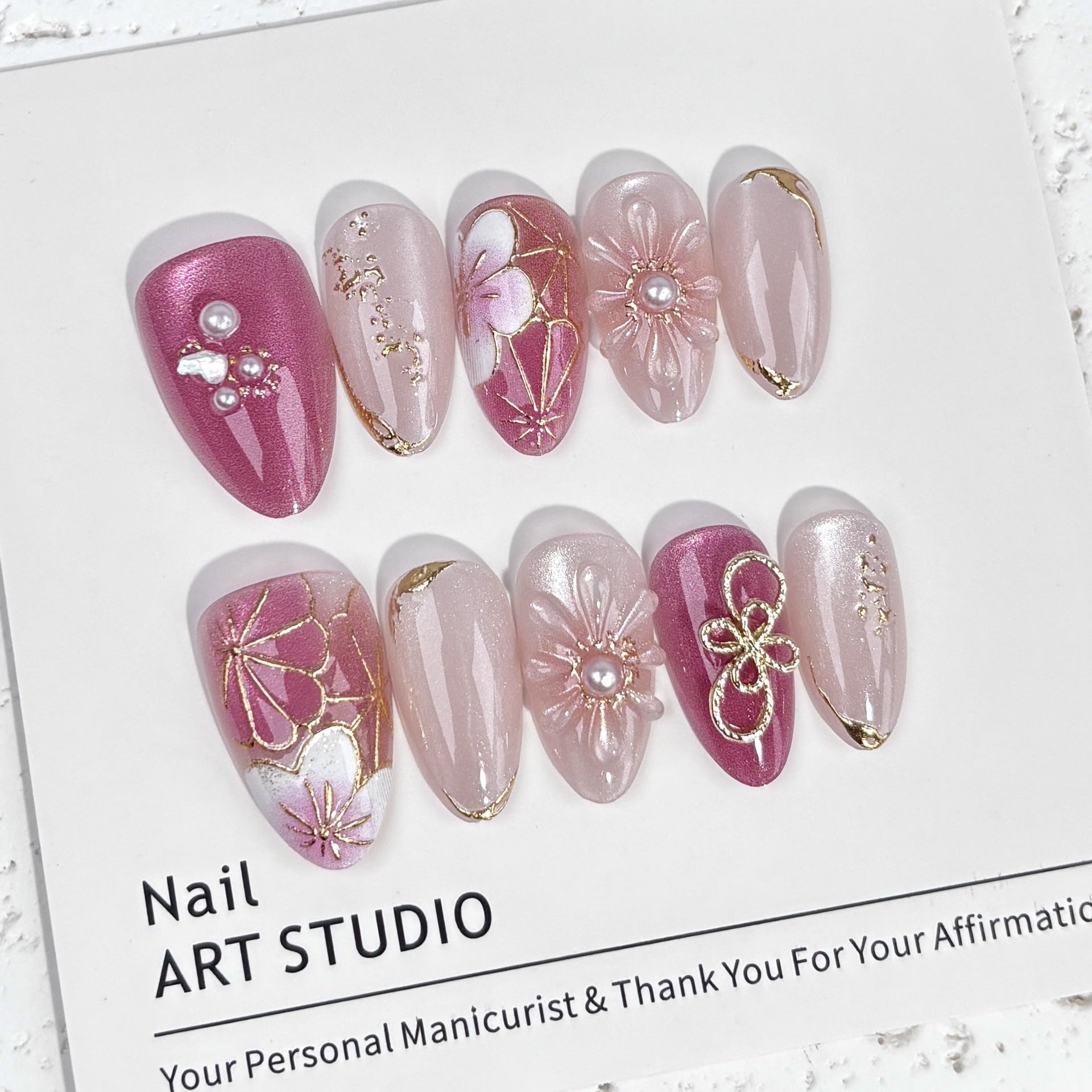 Pink Bloom Cat Eye Press on Nails 10Pcs Medium Almond Nails