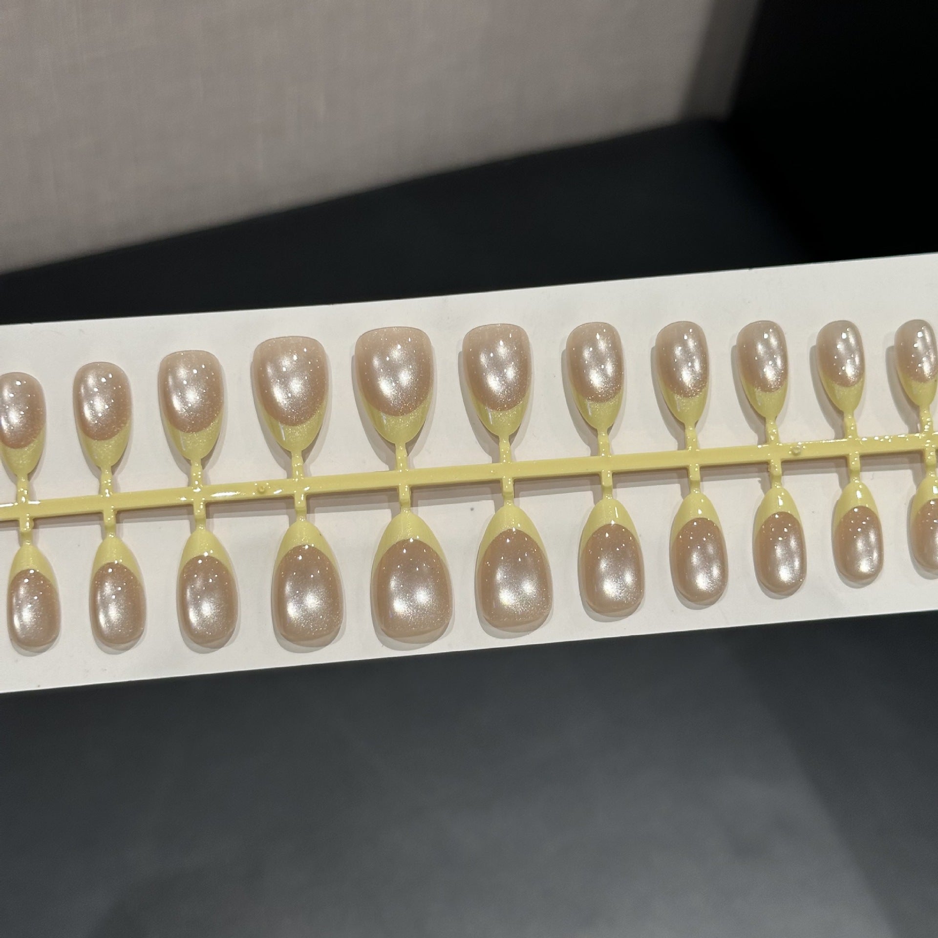 French Cat Eye Presson on Nails 30Pcs Medium Almond Nails (All Size)