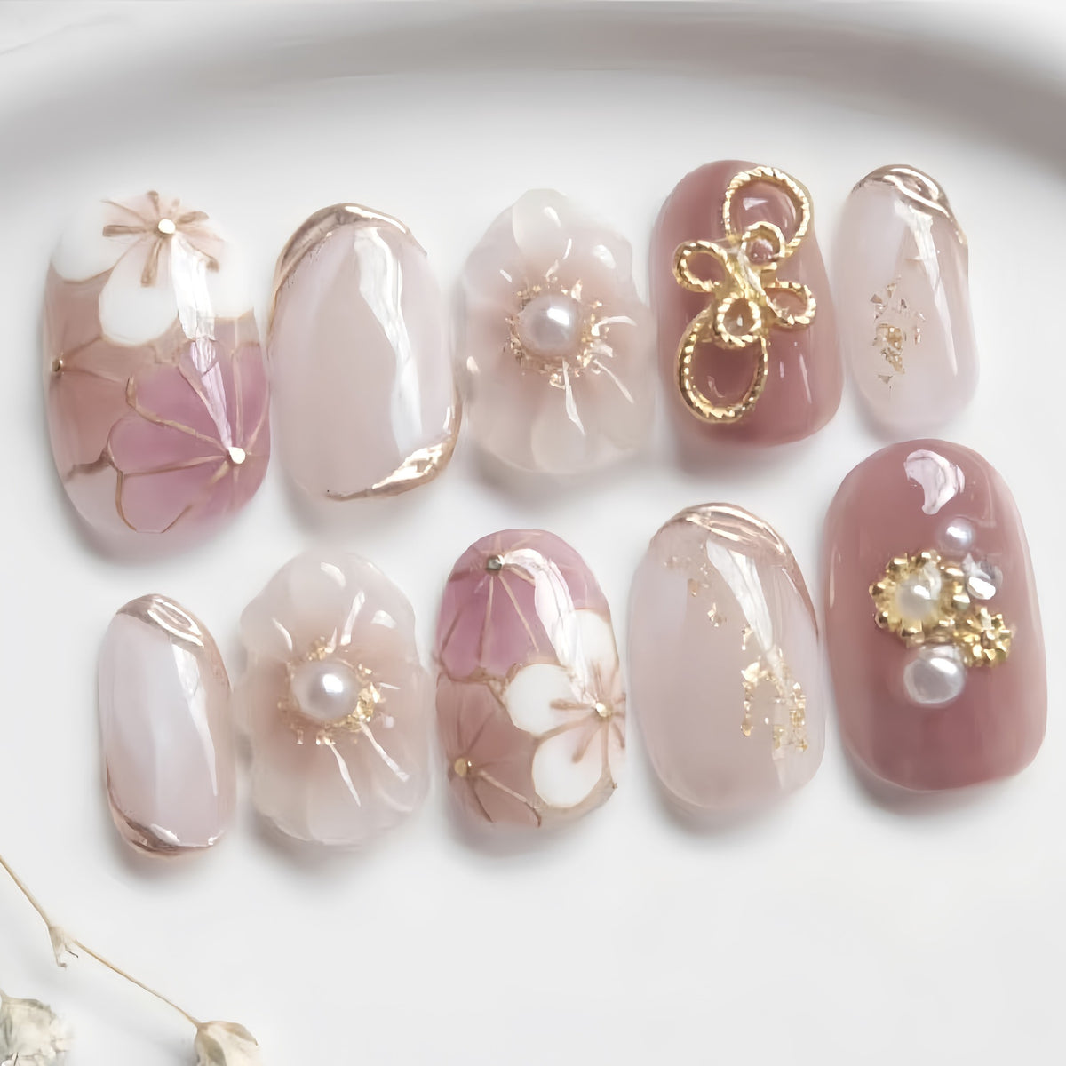 Pink Bloom Cat Eye Press on Nails 10Pcs Medium Almond Nails